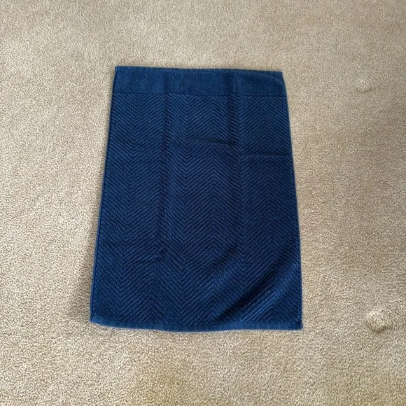 Navy Blue Fieldcrest Towel Set - Picture 3 of 8